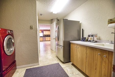 4 BR 3 BA home on 10+ acres in Arcadia, FL! - image 11