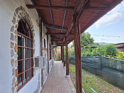 3 bedroom house on the Main road to Chigoré - image 17