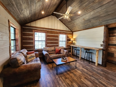 Rustic Cabin - Ouachita National Forest - image 18