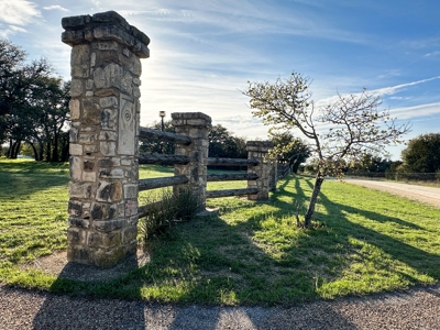 Rancho Roble: A Luxurious Countryside Retreat - image 40