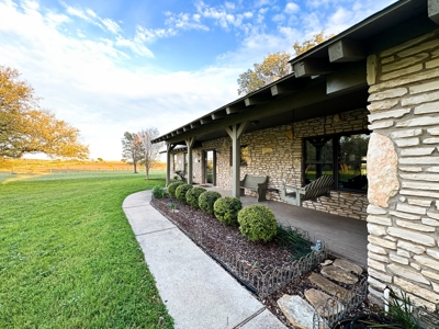 Rancho Roble: A Luxurious Countryside Retreat - image 5