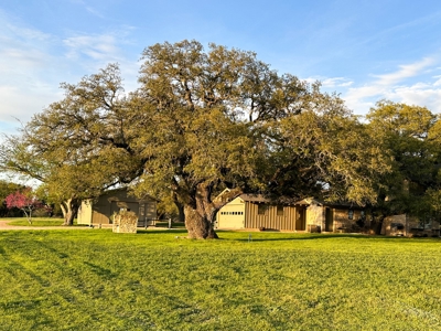 Rancho Roble: A Luxurious Countryside Retreat - image 17