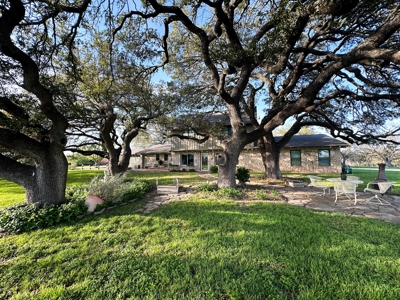 Rancho Roble: A Luxurious Countryside Retreat - image 19