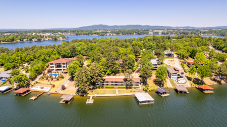 Lakefront Resort on Lake Hamilton, in Hot Springs, AR - image 1