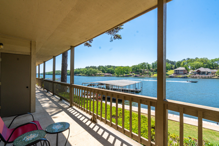 Lakefront Resort on Lake Hamilton, in Hot Springs, AR - image 2