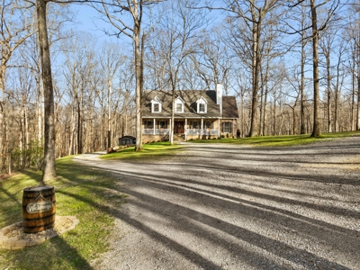 Serene Country Estate on 7 Acres: A Blend of Rustic Charm - image 42