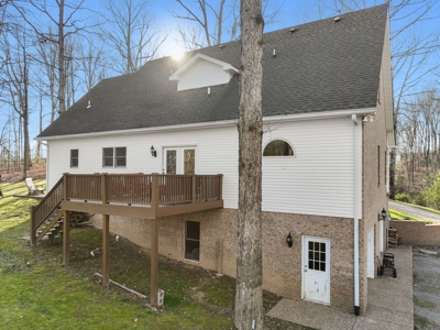 Serene Country Estate on 7 Acres: A Blend of Rustic Charm - image 44