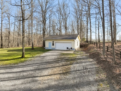 Serene Country Estate on 7 Acres: A Blend of Rustic Charm - image 43