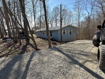Lakeview Home in Byrdstown, Tennessee - image 1