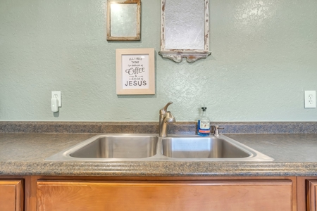 Home For Sale In Sayre, Oklahoma - image 15