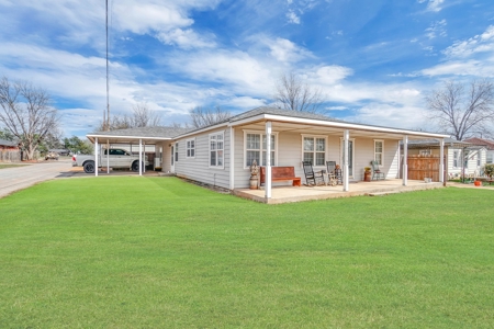 Home For Sale In Sayre, Oklahoma - image 4