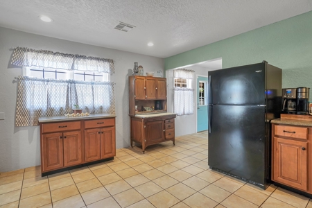 Home For Sale In Sayre, Oklahoma - image 16