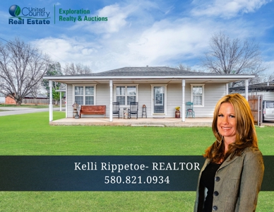 Home For Sale In Sayre, Oklahoma - image 1