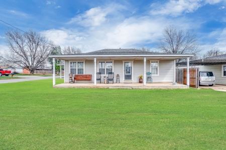 Home For Sale In Sayre, Oklahoma - image 3