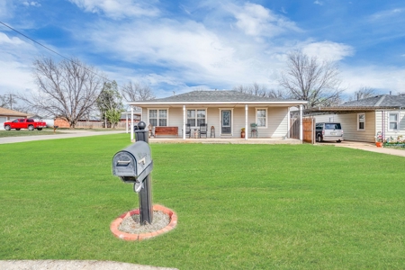Home For Sale In Sayre, Oklahoma - image 2