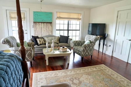 Country Home and Pastureland for Sale in Southwest MS - image 4