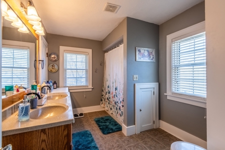 3 Bedroom Tudor Style Home in Harlan, Iowa With Garage - image 18