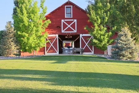 Property For Sale 2 Homes and Wedding or Event Venue Business - image 2