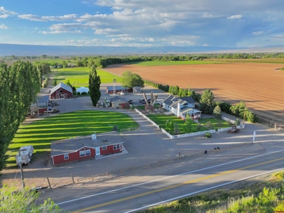 Property For Sale 2 Homes and Wedding or Event Venue Business - image 1