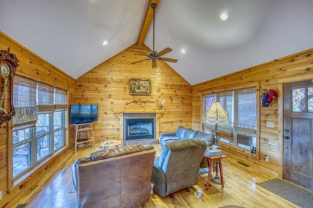 Log Cabin Home On Acreage For Sale in Newton County, Jasper - image 5