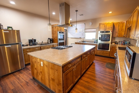 Colorado Guest Ranch & Resort for Sale on 20 Acres - image 1