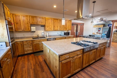 Colorado Guest Ranch & Resort for Sale on 20 Acres - image 2