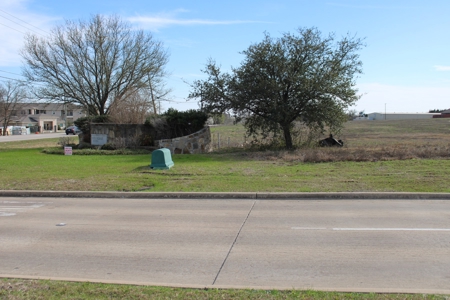 Commercial Lot For Auction Ready For Business Development - image 2