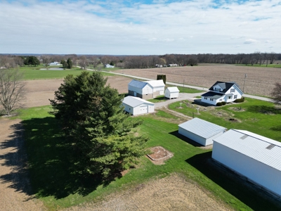 Country home on 1.5 acres with barns - image 48