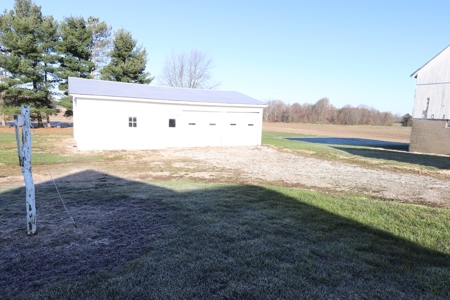 Country home on 1.5 acres with barns - image 11