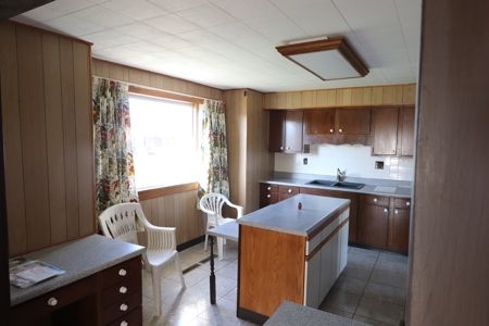 Country home on 1.5 acres with barns - image 26