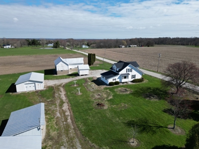 Country home on 1.5 acres with barns - image 47