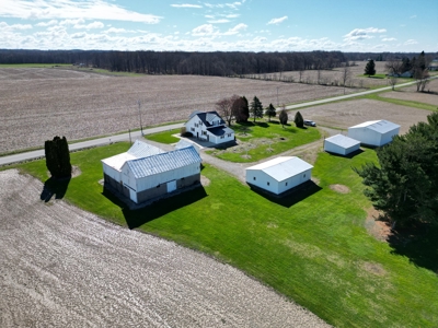Country home on 1.5 acres with barns - image 49