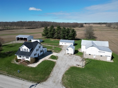 Country home on 1.5 acres with barns - image 46