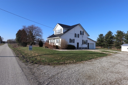 Country home on 1.5 acres with barns - image 2