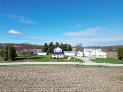 Country home on 1.5 acres with barns - image 45