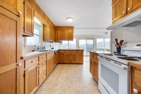 Country Home & Farmland for Sale in Pembroke VA - image 8