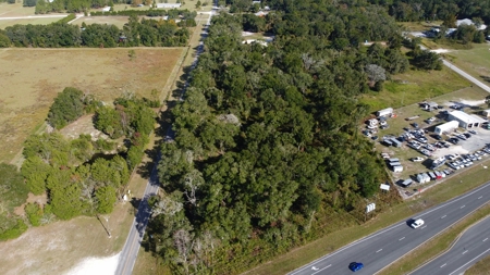 Commercial property, untouched with established turning lane - image 1