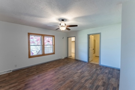 Country Home and Acreage in Oregon County, Missouri - image 16