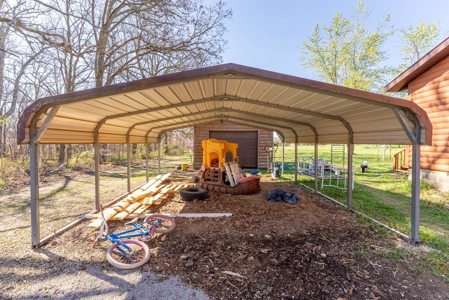 Country Home and Acreage in Oregon County, Missouri - image 9