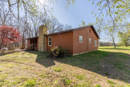 Country Home and Acreage in Oregon County, Missouri - image 3