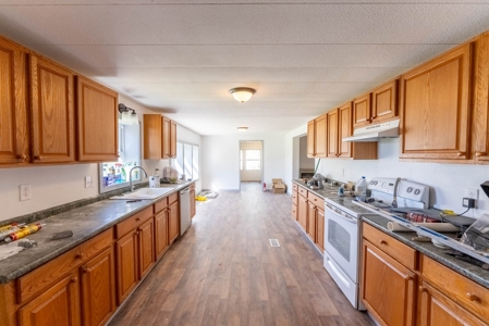Country Home and Acreage in Oregon County, Missouri - image 11