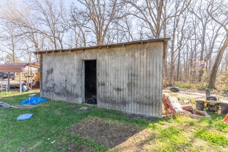 Country Home and Acreage in Oregon County, Missouri - image 8
