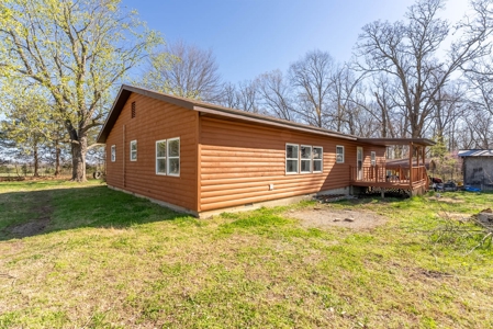 Country Home and Acreage in Oregon County, Missouri - image 4
