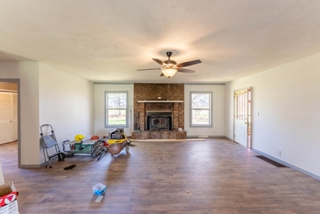 Country Home and Acreage in Oregon County, Missouri - image 13