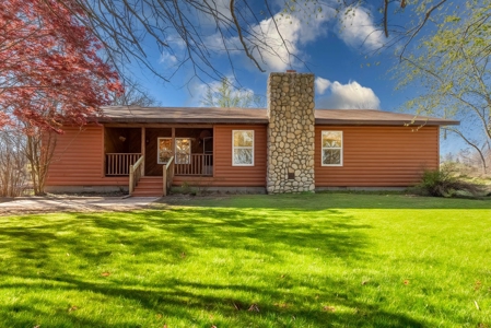 Country Home and Acreage in Oregon County, Missouri - image 2