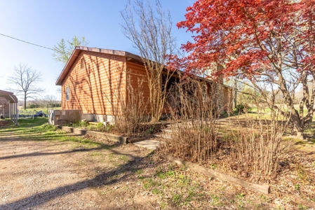Country Home and Acreage in Oregon County, Missouri - image 6