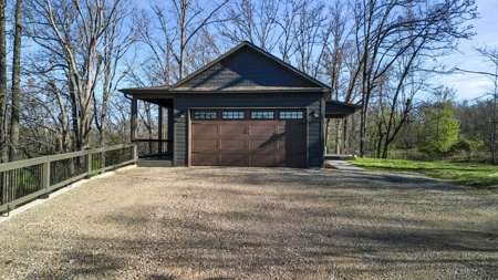 Custom Built Home just across the Street from the Golf Cours - image 27