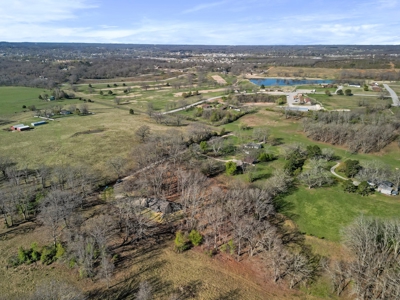 Custom Built Home just across the Street from the Golf Cours - image 1