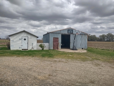 Horse farm for sale with riding arena , with a great home - image 12