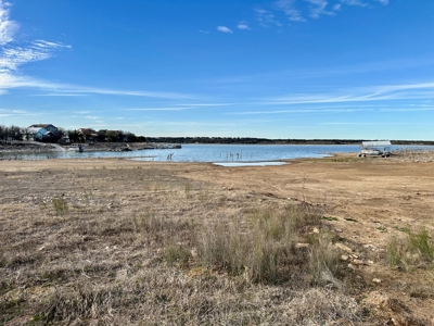 1.9 Acres Lakefront Hideout Golf Course Lake Brownwood, TX - image 3